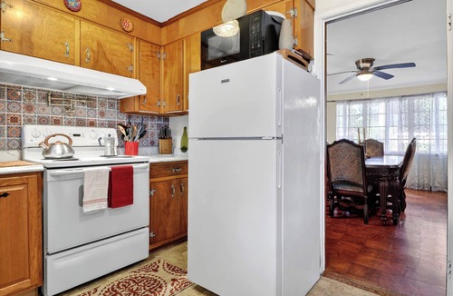 Midtown House | Huge backyard Close to Downtown Quiet neighborhood