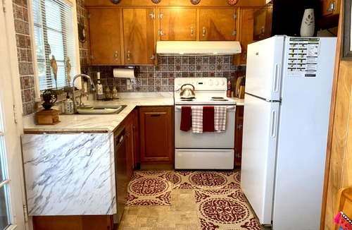 Midtown House | Huge backyard Close to Downtown Quiet neighborhood