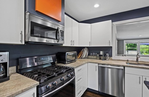 North Sea House | Huge Backyard, Large Living Room with Dining Area, Large Den with Built-In.