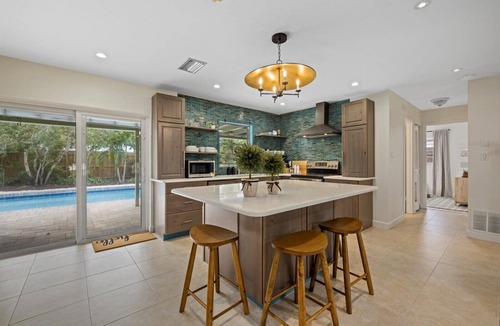Sarasota House | HUGE HEATED SALT POOL! NEAR DOWNTOWN! TV IN EVERY BEDROOM!