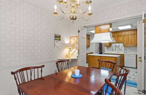 Manchester House | Huntington Hall, a historic Southern retreat with 5beds, pool and tennis court.