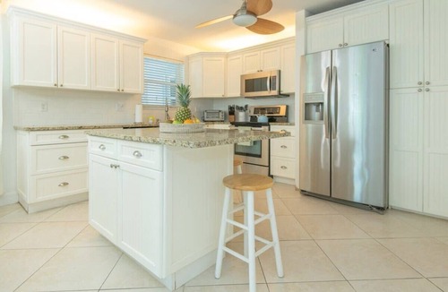 Fort Pierce Shores Condo | Hutchinson Island Beach Retreat - Pets Welcome