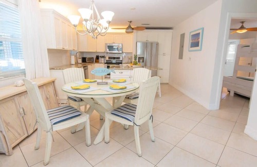 Fort Pierce Shores Condo | Hutchinson Island Beach Retreat - Pets Welcome