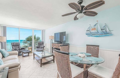 Hutchinson Island South Condo | Hutchinson Island,BeachFront, Heated Pool, Balcony, Top Floor