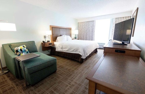 Boca Raton Hotel | Ideal Guestroom for Short Stays–Conveniently Located Near Boca Attractions