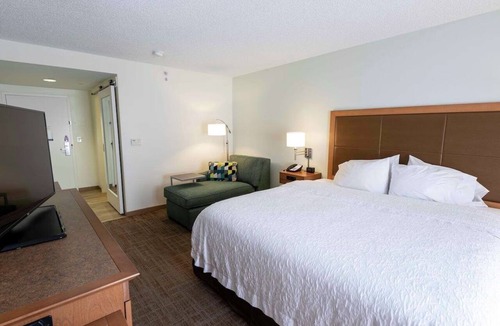 Boca Raton Hotel | Ideal Guestroom for Short Stays–Conveniently Located Near Boca Attractions