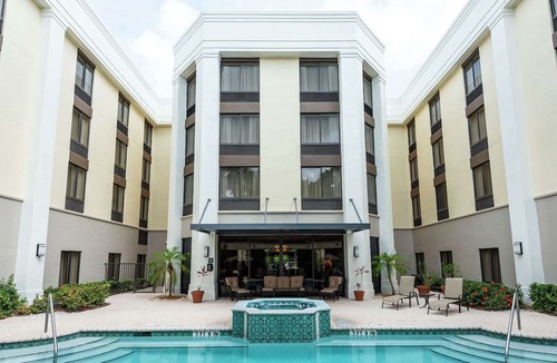 Boca Raton Hotel | Ideal Guestroom for Short Stays–Conveniently Located Near Boca Attractions