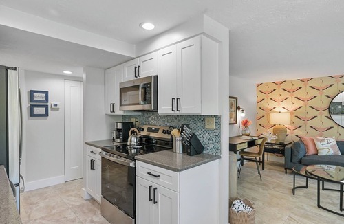 Anna Maria Condo | Ideal Location, Stunning Villa! Close to beach, beach gear provided!