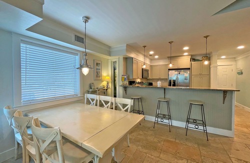 Pensacola Beach House | Idyllic Sound Front Condo; Perfect for Upscale Vacationing!
