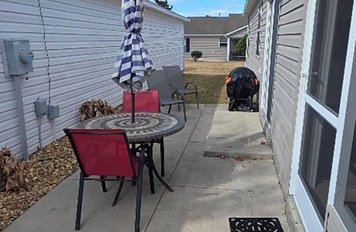 Mallory Square Villa | Immaculate 2-bedroom villa with Golf Cart minutes from Lake Sumter.