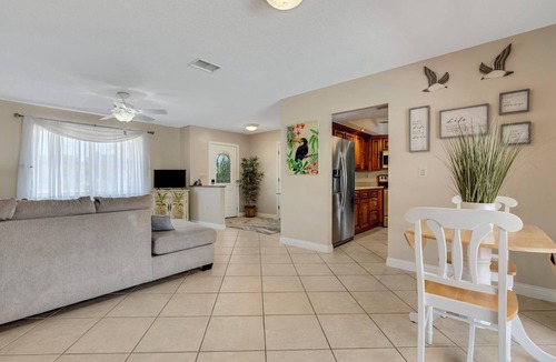 South Venice House | IMMACULATE 3BR 2 BATH PRIVATE POOL HOME MINUTES TO BEACHES, DOWNTOWN.