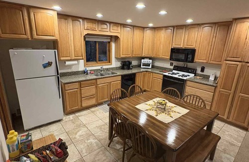 Spruce Cabin | Immaculate yet cozy Cabin, sleeps 10. Just a few steps away from Hubbard Lake.