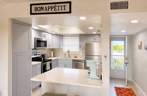 St. Petersburg Condo | INDEPENDENCE FROM INFLATION Stay between 7/8-8/8 & receive add 20%off, 3ngt min.