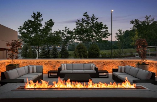 Berkeley Heights Hotel | Indulge in Home Like Comfort! 2 Relaxing Units, Indoor Pool, Free Breakfast!