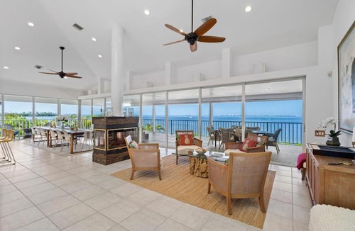 Bayshore Gardens House | Infinity View