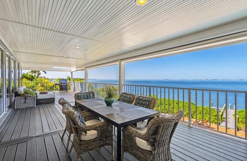 Bayshore Gardens House | Infinity View