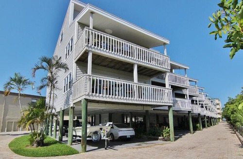 Indian Shores House | Intercoastal Condo 203