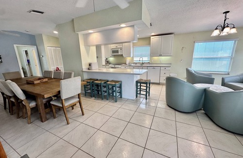 Nettles Island House | Interior Home 3 Bed 2 1/2 bath near marina