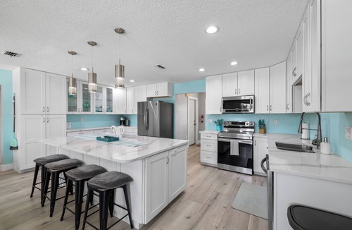 Spring Hill House | Inviting 4-bedroom house with pool on deep water canal in Hernando Beach