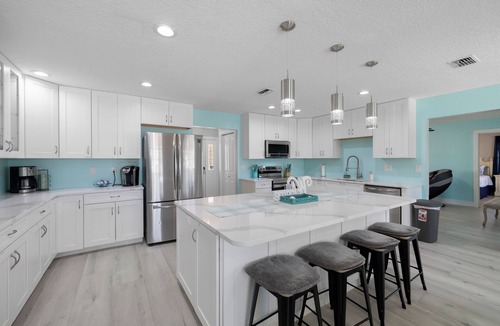 Spring Hill House | Inviting 4-bedroom house with pool on deep water canal in Hernando Beach