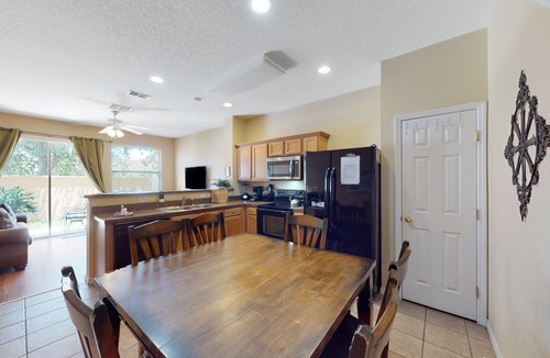 Crestwynd Bay House | Inviting dog-friendly townhome with full kitchen, central AC, & W/D