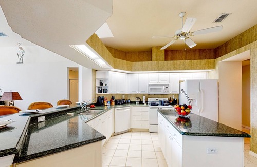 River Hills Masters House | Inviting house in Valrico with private pool & access to tennis/golf