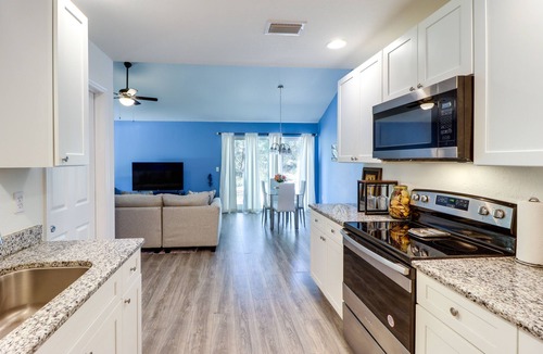 Ocklawaha House | Inviting Ocklawaha Home w/Porch: Ideal Location!
