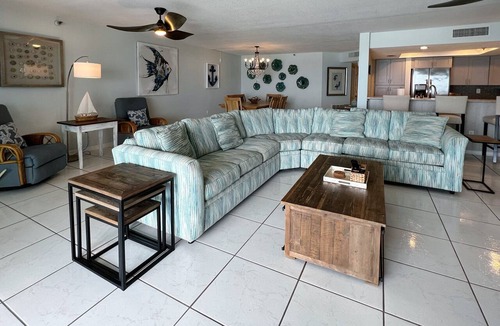 Independence Square Condo | IRB Fan Fav! Luxurious Indian Rocks Beachfront w/Pool! Walkable to Best!