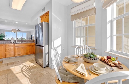 Islamorada Apartment | Isla Santorini | Islamorada Waterfront Condo, Ensuites, Pool, Hot Tub