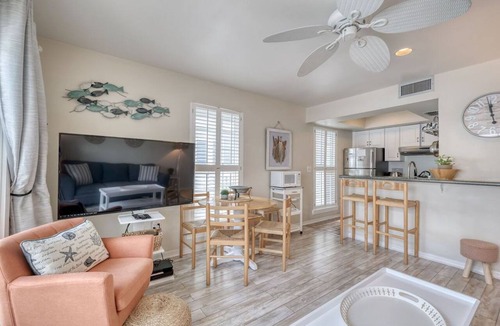 Cedar Key Condo | Island Breezes at Island Place 202!