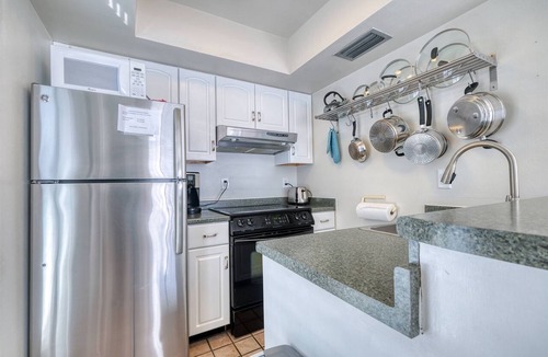 Cedar Key Condo | Island Breezes at Island Place 202!