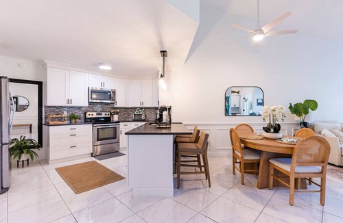 Isla del Sol Condo | Island Green | A Cozy Winter Escape by the Beach