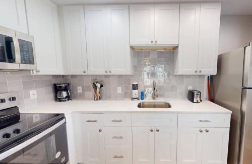 Madeira Beach House | Island Paradise Cottages - Triplex