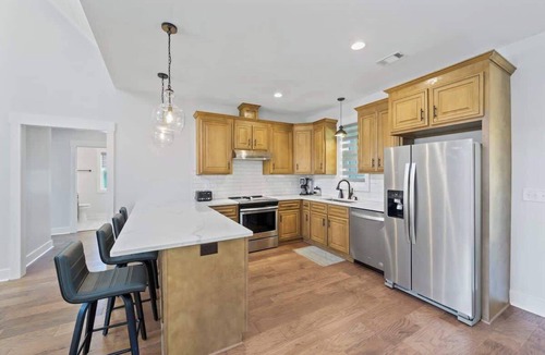 Milledgeville House | It's Shore To Be A Lake Day!