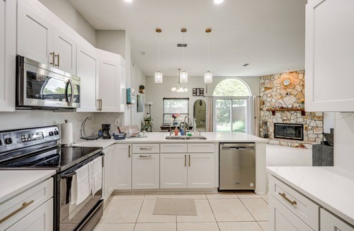 Southside House | Jacksonville Family Home: Near Shopping & Dining!