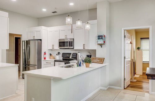 Southside House | Jacksonville Family Home: Near Shopping & Dining!