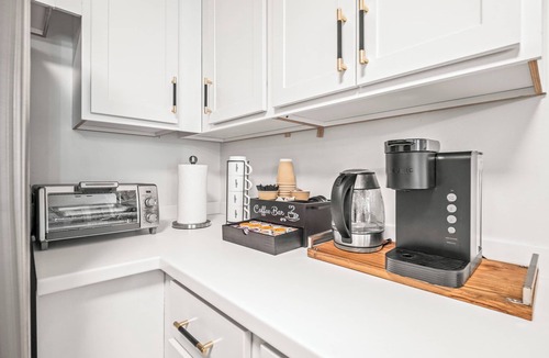 Southeast Pensacola Cottage | Java the Hut: Cozy Retreat in Downtown Pensacola