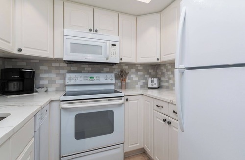 Nokomis Condo | Jetties Pointe Cottage #6 - 408 “Casey Key”