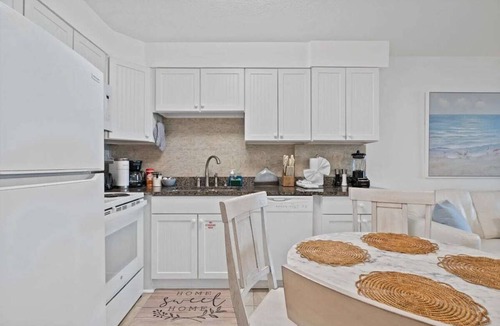 Holiday Isle Condo | Jetty East | Sleeps 4 | Paradise Palms | Pool | Private Beach