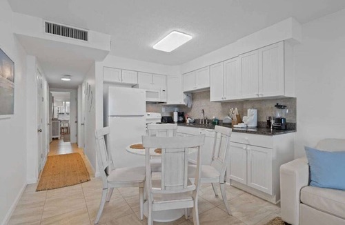 Holiday Isle Condo | Jetty East | Sleeps 4 | Paradise Palms | Pool | Private Beach