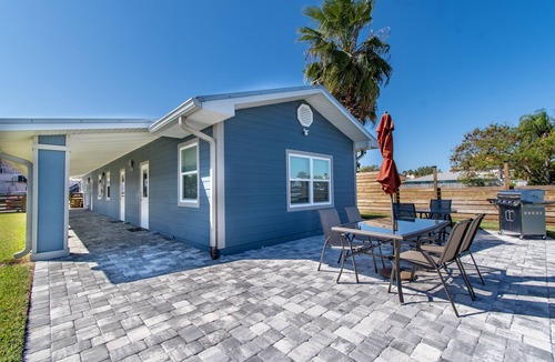 Madeira Beach Apartment | JOHNS PASS "Studio 4" Fisherman's Cove & Cottages