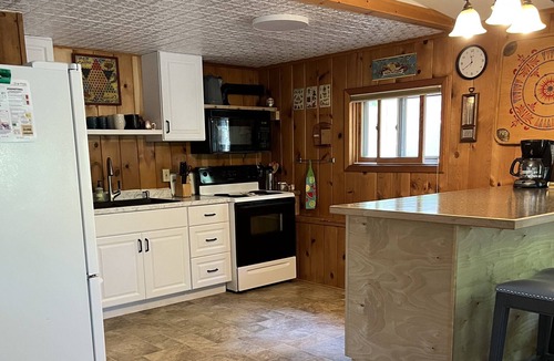 Silver Lake Cottage | July 4-11 OPEN! Huge deck, AC, pool, play area, walk to town, on channel, pet OK