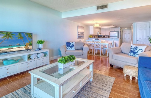 Independence Square House | July 4th HOLIDAY SPECIAL! 20% OFF Beachfront Vacation Home in INDIAN ROCKS BEACH
