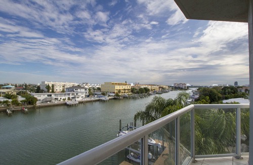 Clearwater Beach Condo | Jun 26-Jul 4 ONLY 300 per night! 3 BR Waterfront, Watch Fireworks from Balcony!