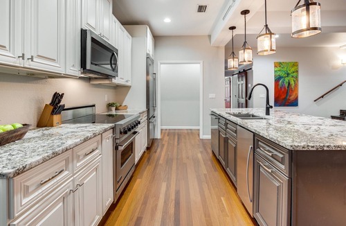 Baytowne Wharf Condo | June 31-Aug Now Open* Baytowne*Pet Friendly*2 Balconies*Pool*Hot Tub*Kiddie Pool