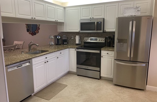 Jupiter Condo | Jupiter Bay Garden View Easy Walk to Carlin Park Beach, Shops, Restaurants& Fun