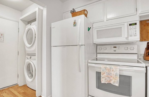 Cocoa Beach Apartment | Just Cocoa Beachy - Cozy dog friendly beachside condo with pool and beach access!