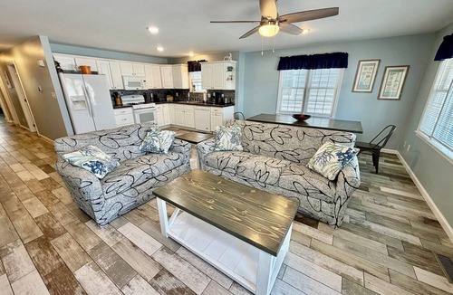 Wildwood Condo | Just Short Block Away from The Beach & Boadwalk