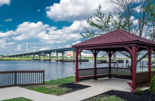Secaucus House | Just What You Were Looking For! Great Amenities, Near Riverview Park, Cycling