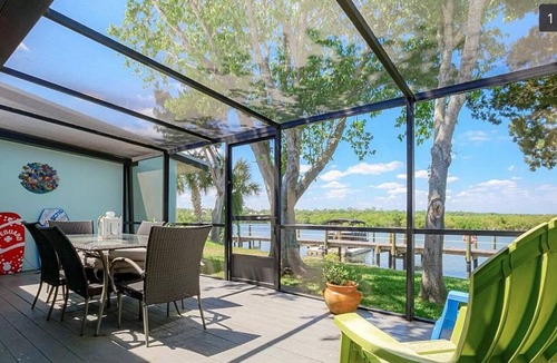 New Smyrna Beach Villa | Kate's Places-2B/2B Direct waterfront Villa w/dock near Beach & downtown!